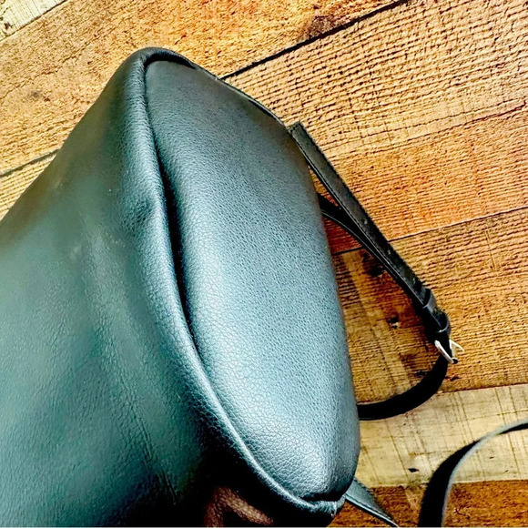 Zara Basics Collections Convertible Shoulder/Backpack Bag - Picture 12 of 12